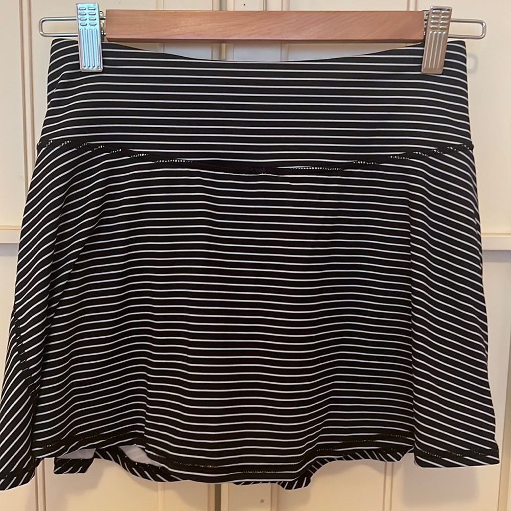New~Tag attached Kyodan Navy Black and White Striped Tennis Skort (TP/XS)